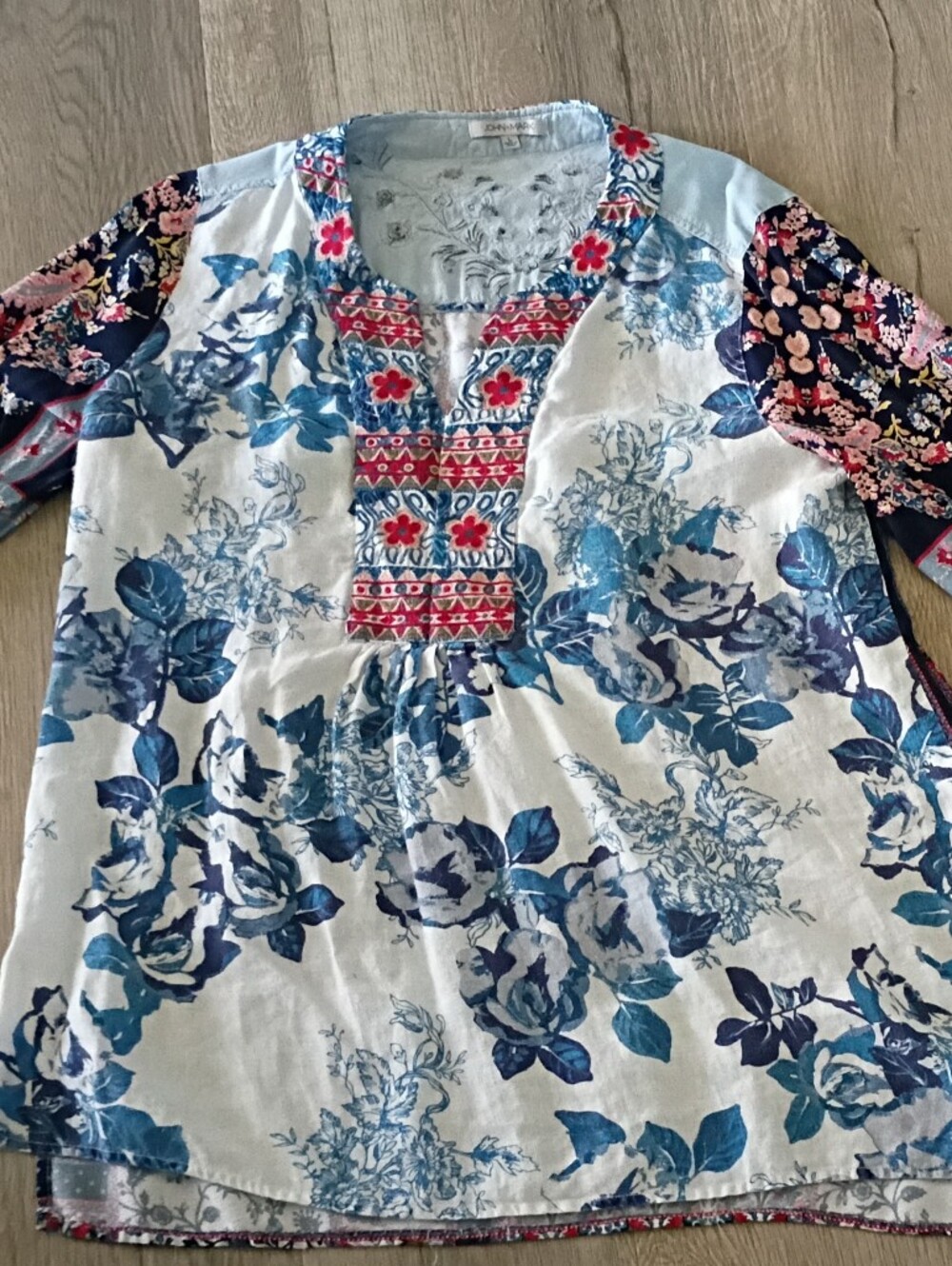 John Mark Blue and White Floral Patchwork Tunic with Red Accents Sz Large